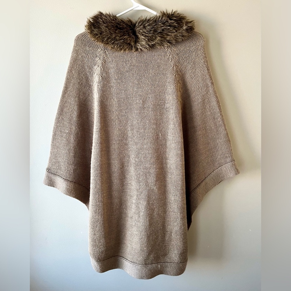 Coldwater Creek Beige Poncho/Sweater with Faux Fur Trim -M/L- Merino Wool Blend - Picture 10 of 10